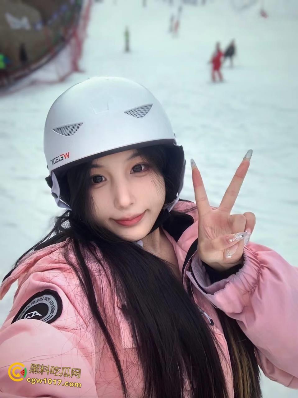 专约良家大神,今晚约炮甜美嫩妹,主动换上猫女郎情趣装,吊带黑丝高跟鞋,扶着美臀无套猛草高潮内射 !-2