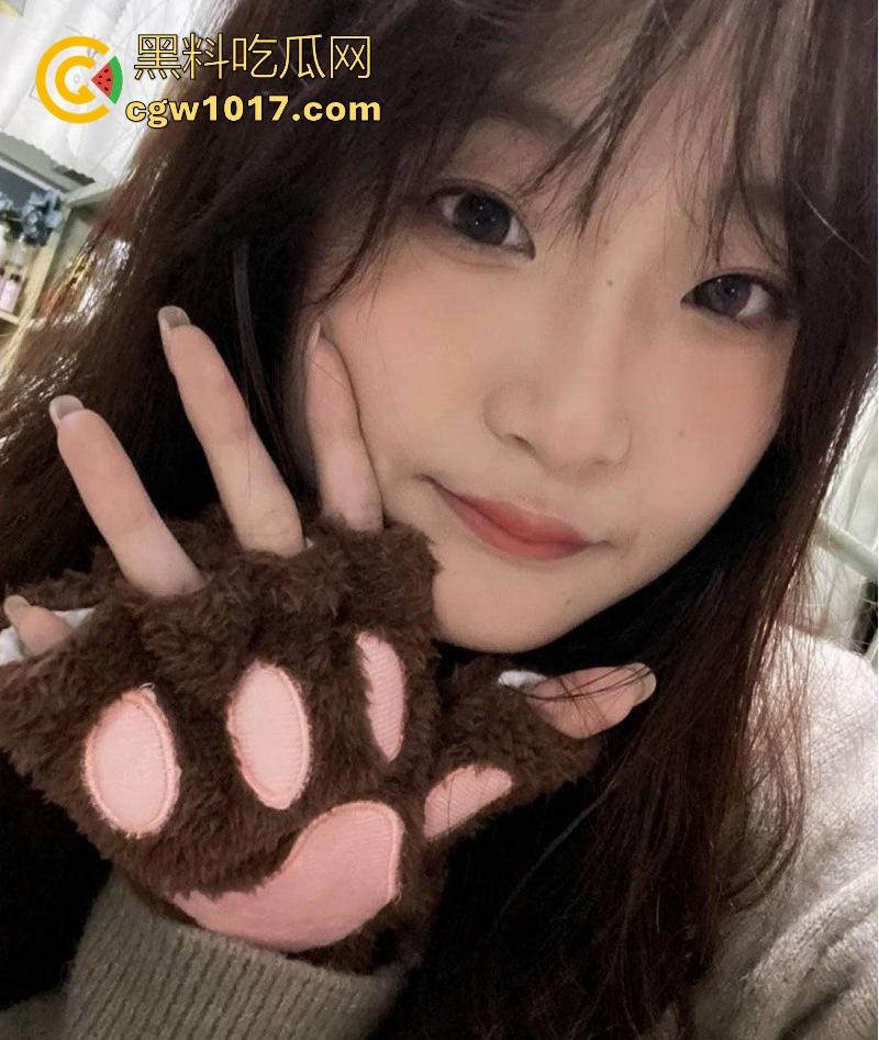 湖北职业学院【江雯彤】恋爱时疯狂榨干男友钱包,分手后被狠心曝光,教室后排自慰调教,传统位爆操,第一母狗实锤!-2