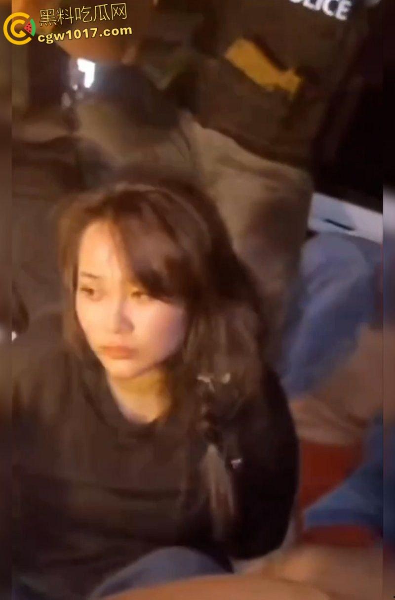 柬埔寨劫法场,黑衣大嫂一人一枪为爱冲锋,递枪救走6名同伴,现在每个大哥心中都有一个越南大嫂梦 !-5