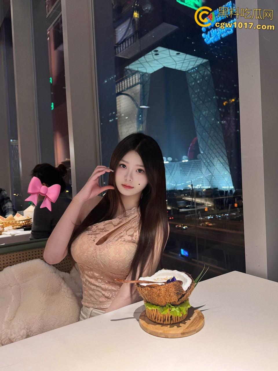 巨乳女儿终于放假了,穿着性感吊带求擦,摸两下就淫水泛滥,蹭蹭不进去还发脾气,被女儿疯狂骑乘缴械内射 !-1