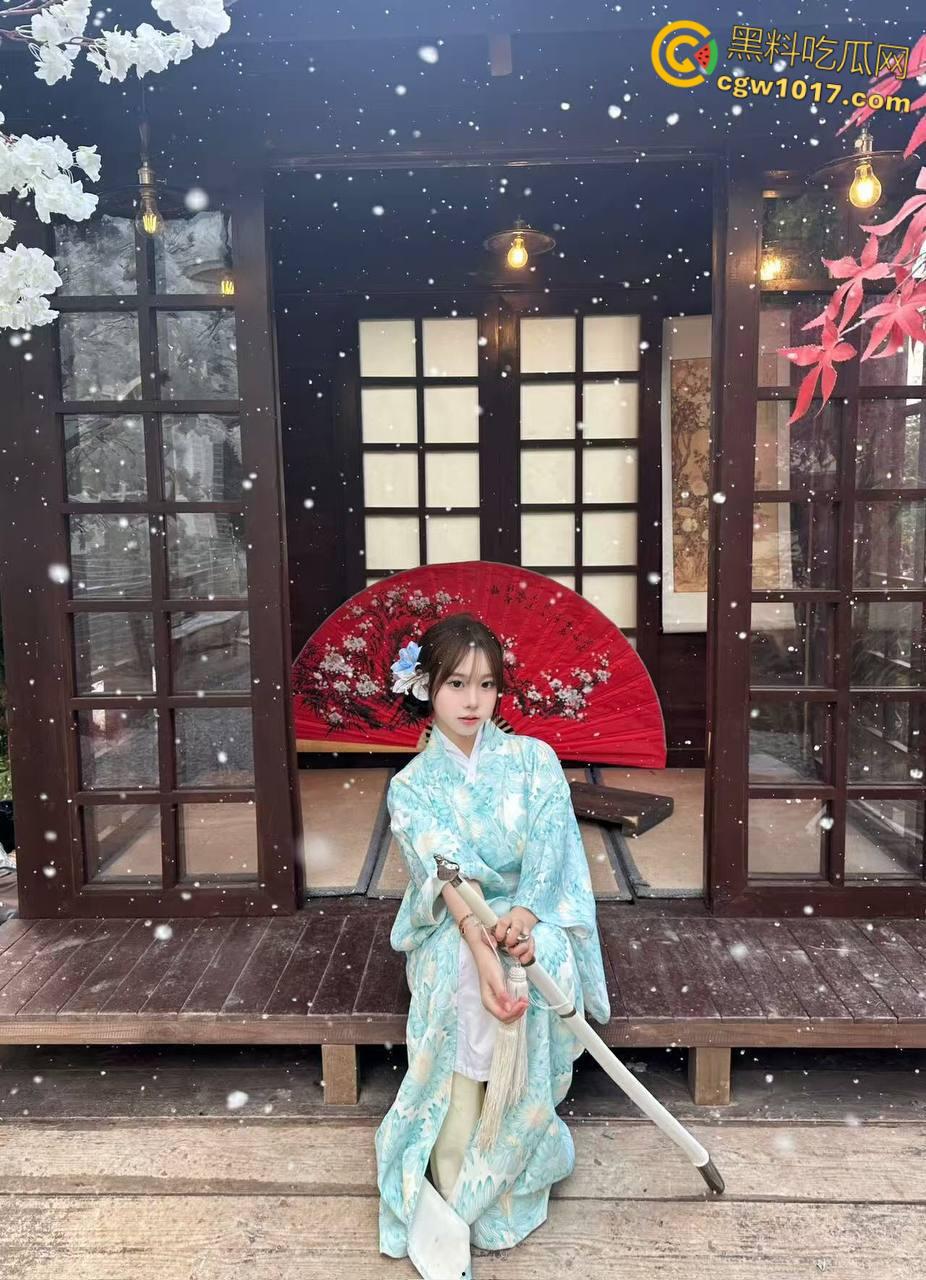 童颜巨乳的表妹来我家做客,刚喝完水就拉着我去开房,大奶子大屁股真是绝了,疯狂骑乘全射在巨乳上面 !-1