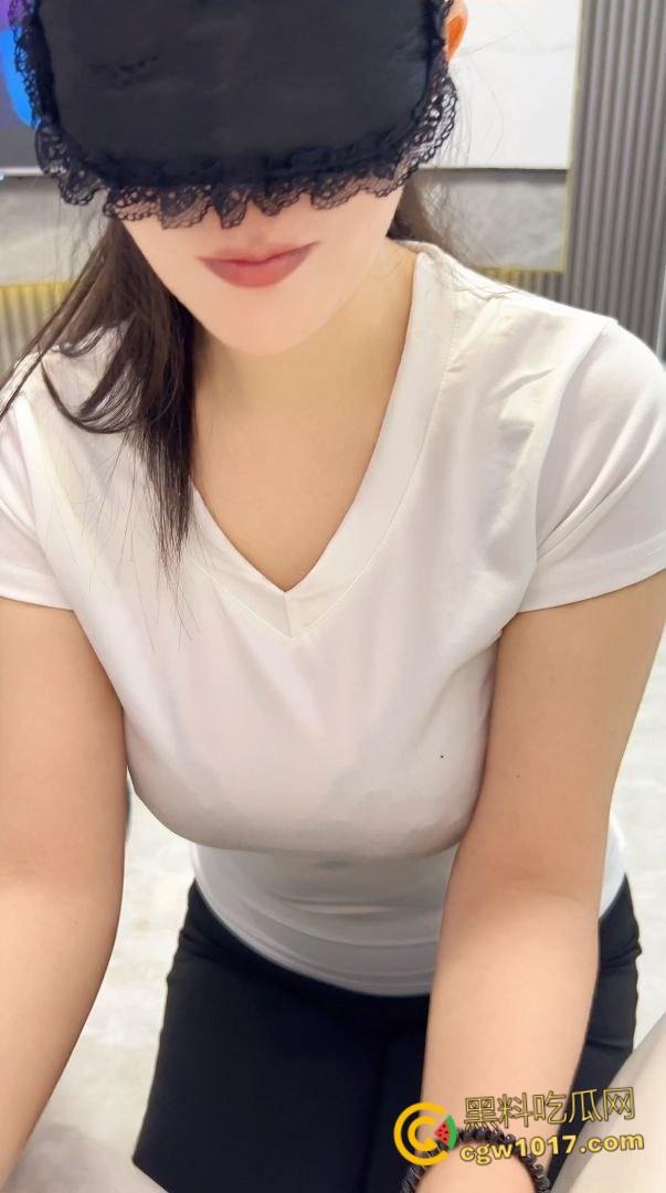 童颜巨乳的表妹来我家做客,刚喝完水就拉着我去开房,大奶子大屁股真是绝了,疯狂骑乘全射在巨乳上面 !-5