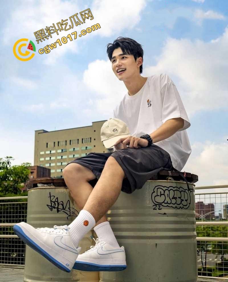 台娱爆出更劲爆丑闻!知名女星【简廷芮】婚内荒淫小鲜肉,感谢老公黑料满天飞,【粿粿】助纣为虐!淫乱姐妹花暴露糜烂生活!-9