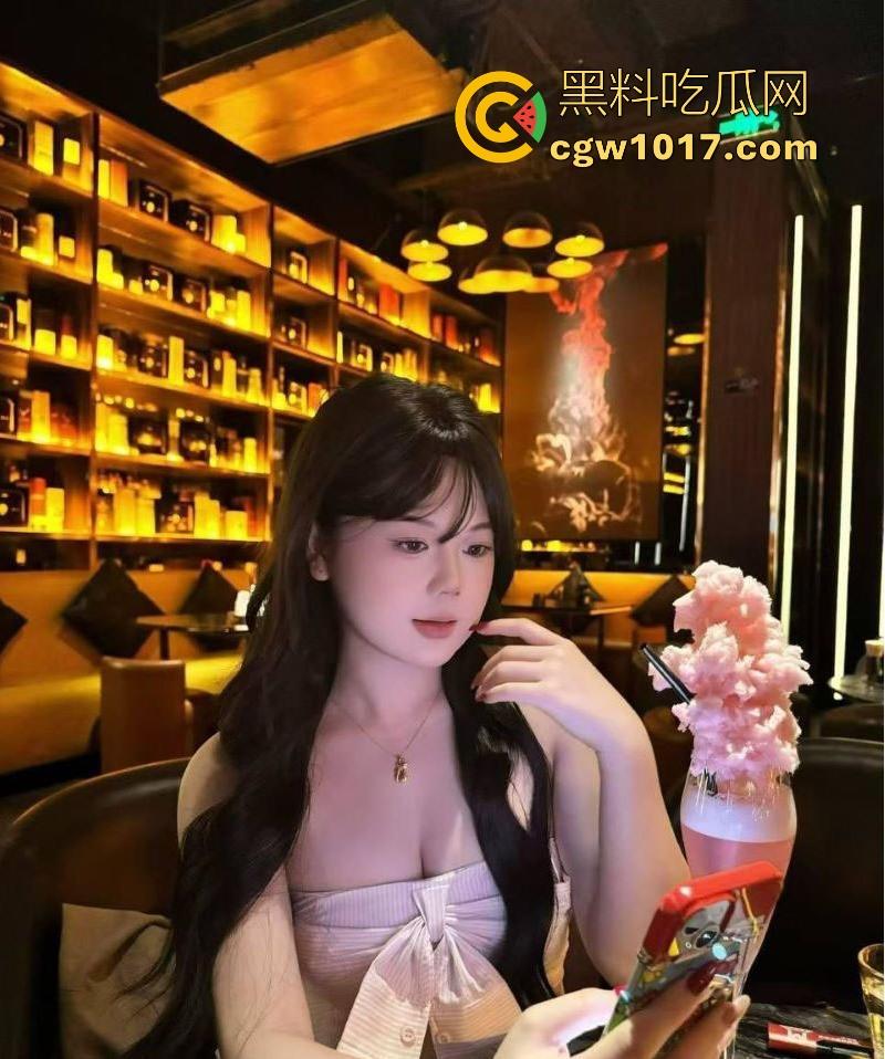 积目约炮湖南超骚小母狗,逼痒难耐寻求爸爸调教,刚到酒店就裸聊扣骚穴勾引,这不操他真是天理难容啊!-2