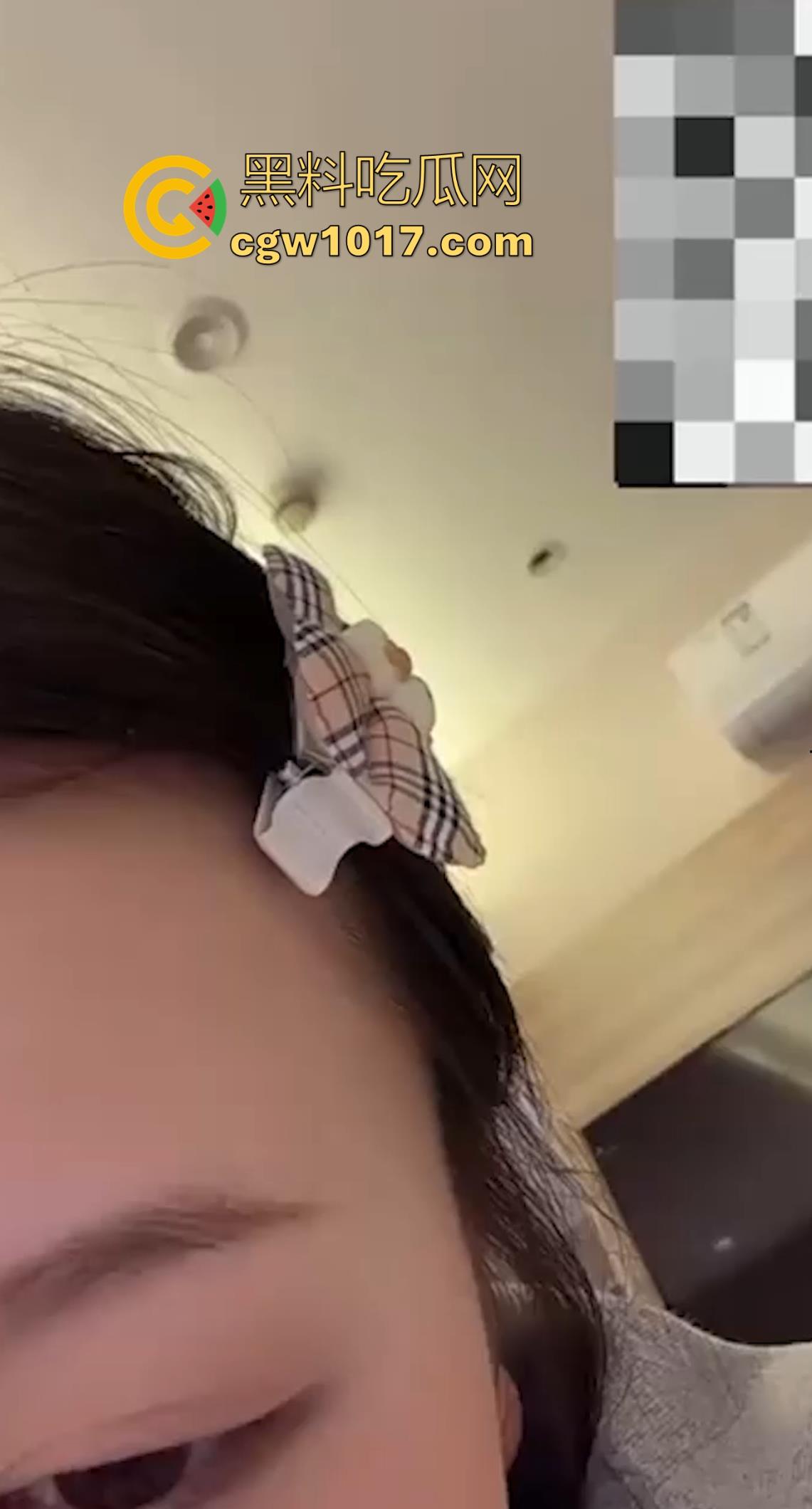 积目约炮湖南超骚小母狗,逼痒难耐寻求爸爸调教,刚到酒店就裸聊扣骚穴勾引,这不操他真是天理难容啊!-7