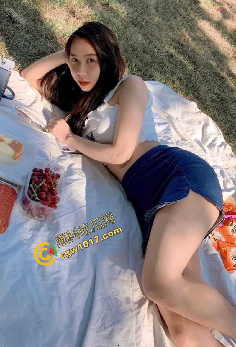 北京金融白领【韩雨婷】偷情视频爆光:日常贤妻夜间荡妇,办公室与领导交欢,深喉跪舔无下限,淫贱至极!-2