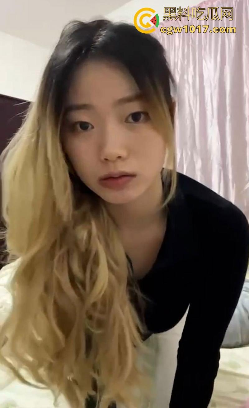 广西大学清纯大一女大【叶雯雯】可爱学妹露脸自慰，私下无比风骚，粉嫩小穴被男友爆操到合不拢！-3