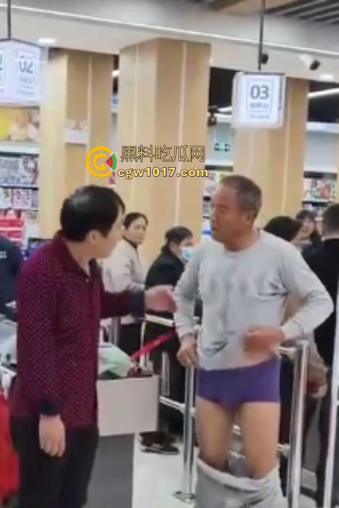 河北超市机器响工作人员逼老人脱光自证清白,还要搜身,这太过分了,大爷说“骗我脱完就不管了”?-7