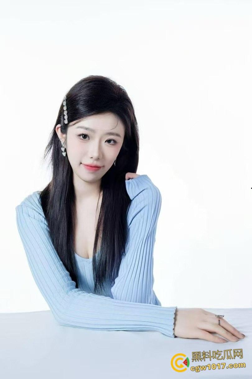 和多巴胺女儿乱逛，看着性感的女儿精虫上脑，带到废旧烂尾楼露出口交，抬起美腿后入猛猛抽插 ！-2