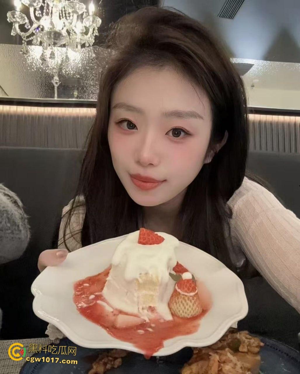 和多巴胺女儿乱逛，看着性感的女儿精虫上脑，带到废旧烂尾楼露出口交，抬起美腿后入猛猛抽插 ！-3