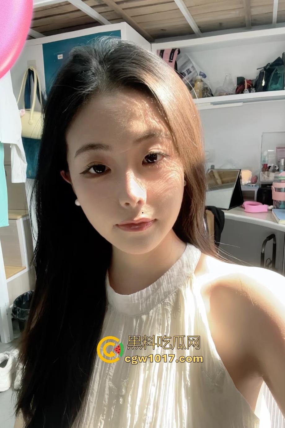 “知性”反差女友被男友偷拍做爱!追了好久才到手的超级白嫩完美肉体,不拍下来可惜了,还得猛猛操!-1