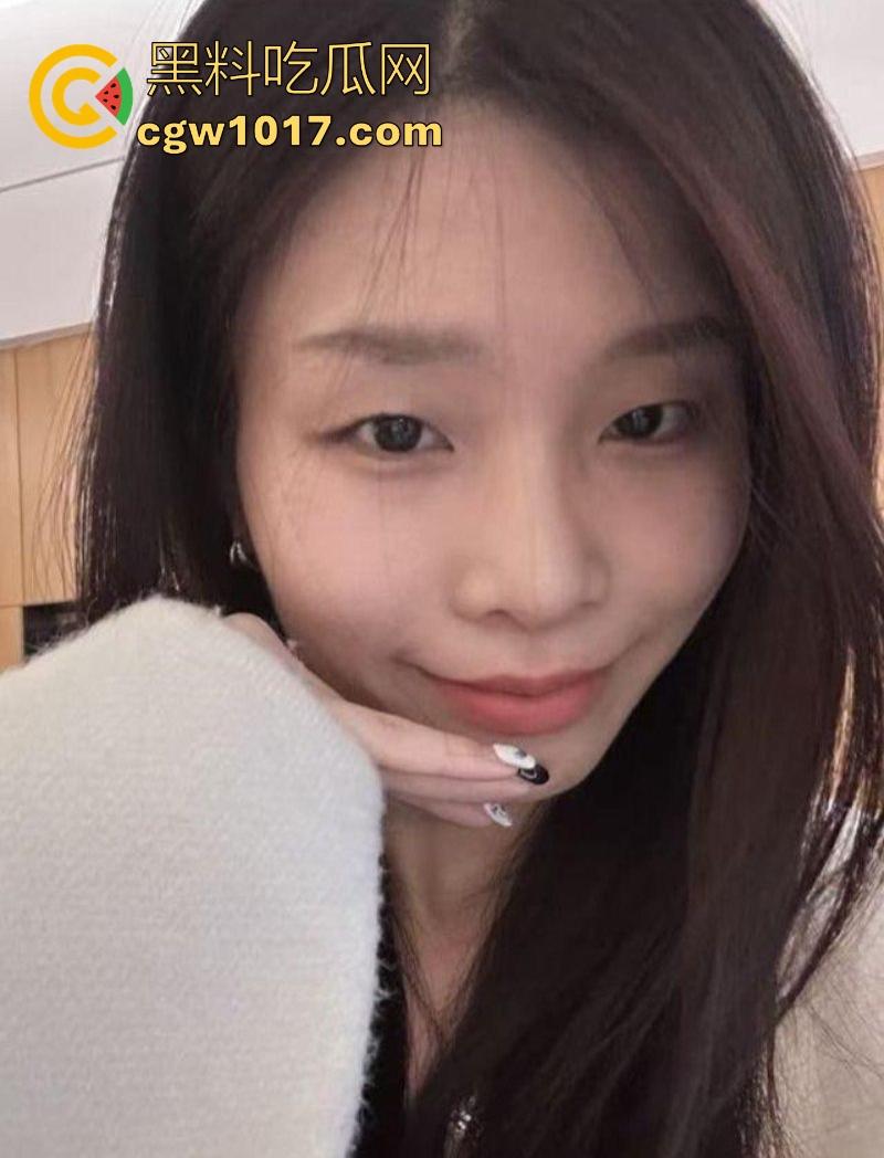 广东工业大学淫荡学姐【温语】在线自慰勾引！脸穴同框扣穴自慰翻白眼，天生炮架母狗，渴望大屌猛插浇灭饥渴欲火！-4