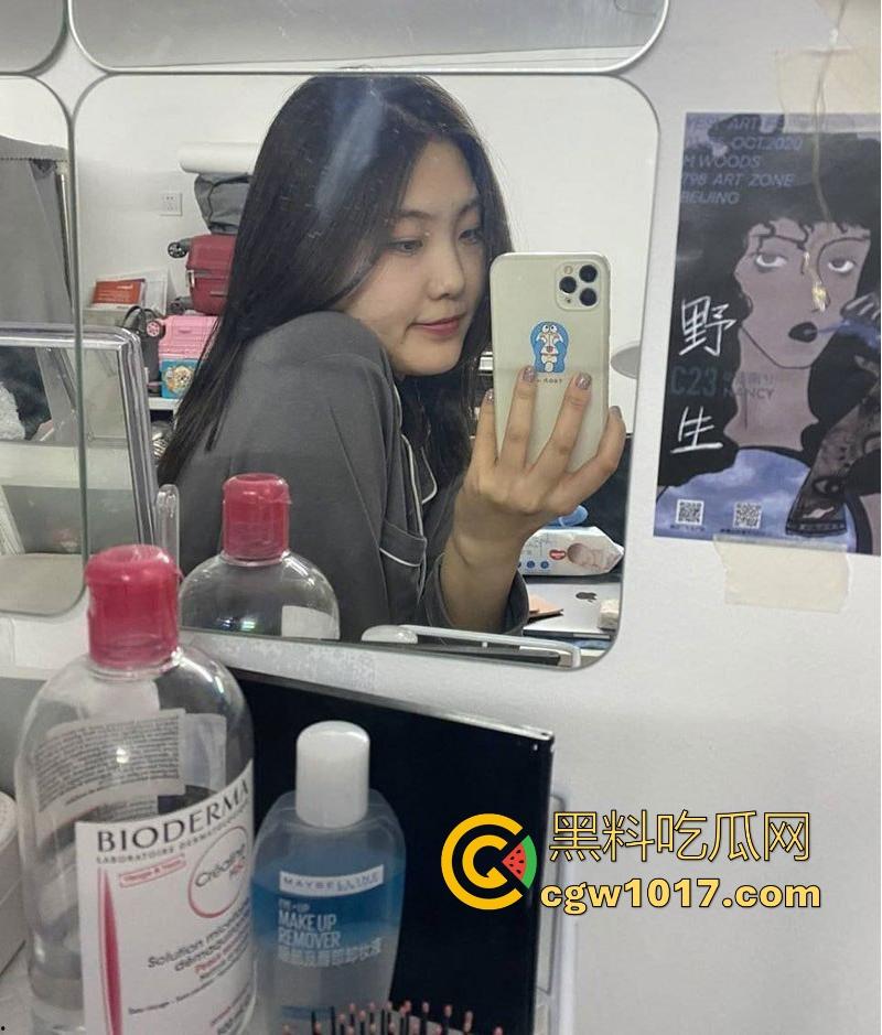 湖北微胖人妻出轨约炮,受虐属性拉满小母狗,捆绑跪地鞭打调教,酒店跪舔金主大屌,巨乳拖地粉臀高撅任鞭打!-3