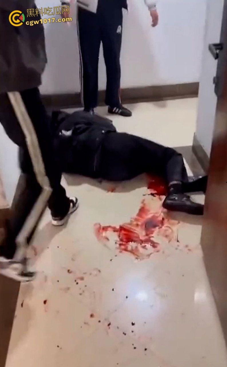 吉林长春万达公寓血案,快手甜妹带头挑衅,冲进房间双人捅死 一死一抢救无效,房间鲜血四溅恐怖至极!-7