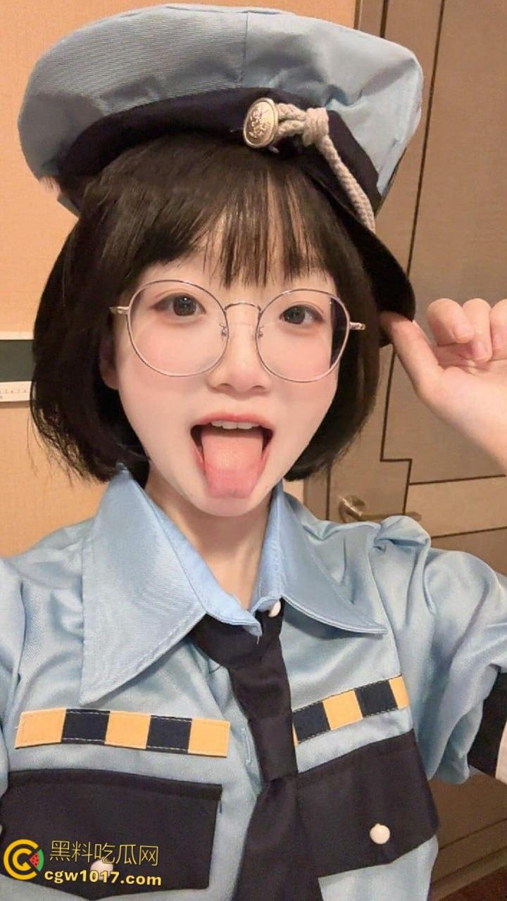 纯欲短发嫩妹【王胜利】,微密圈上演丝袜美腿诱惑,清纯脸庞配上反差动作,简直是人间极品!-1