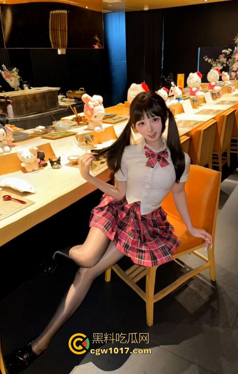 抖音顶级高颜值福利姬【魔人布欧】极品女神定制私拍，性感御姐丝袜诱惑，巨乳晃荡淫荡又反差，简直是视觉盛宴！-3