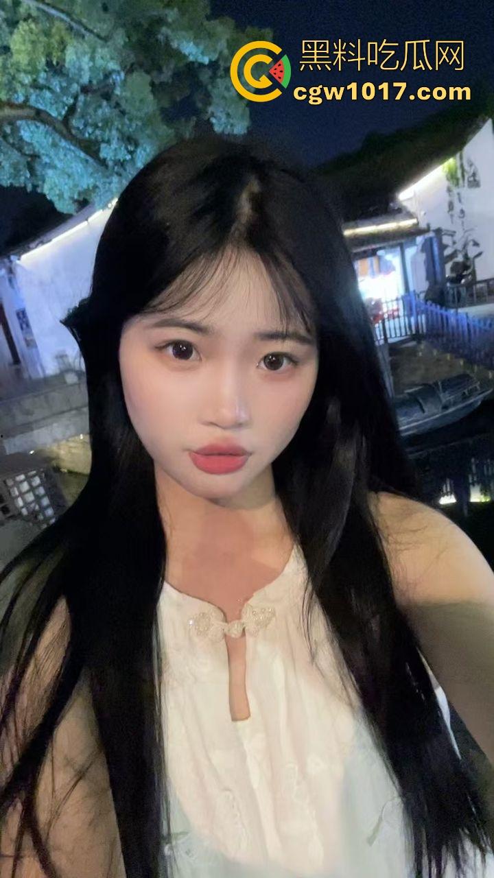 调教淫荡小母狗!不折不扣的M属性骚逼,风油精红绳摩擦娇嫩阴唇,致菊花塞入超长拉珠,各种骚操作只为金主开心!-1