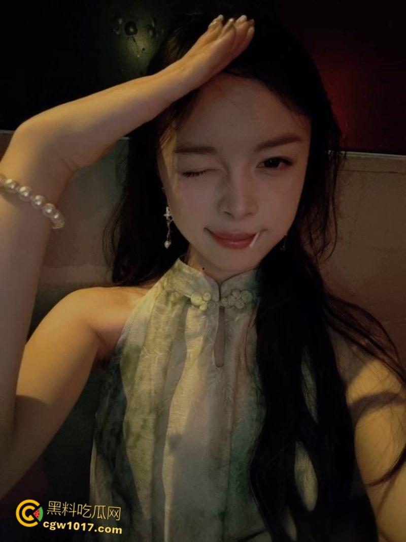 陕西小情侣聊天记录曝光,小母狗想在阳台做爱,开档jk黑丝被操的嘤嘤嘤的娇喘,每换一个姿势她都掰穴求插!-6