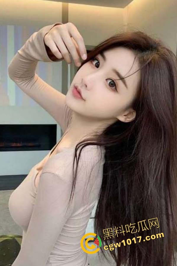 年轻小妈黑丝勾引，主动聊骚性感诱惑，像发了情的母狗一样主动骑乘，老爸酒醉在隔壁喊的更凶，无比刺激！-1