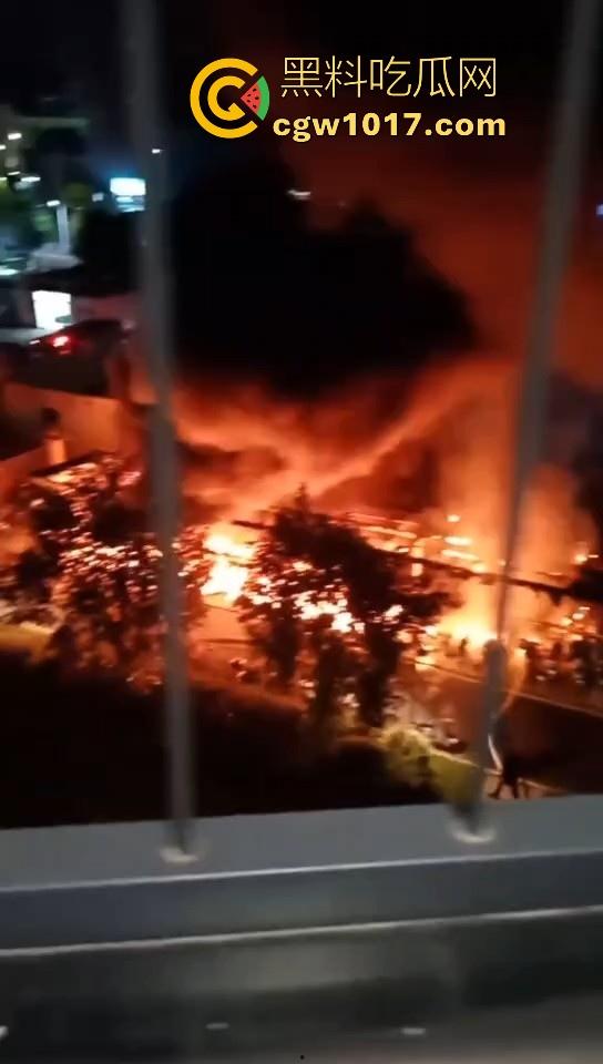 广东韶关碧桂园天玺湾，电动车充电自燃着大火，又是电动车着火，不管是在路上还是停车场真得离电车远点！-8