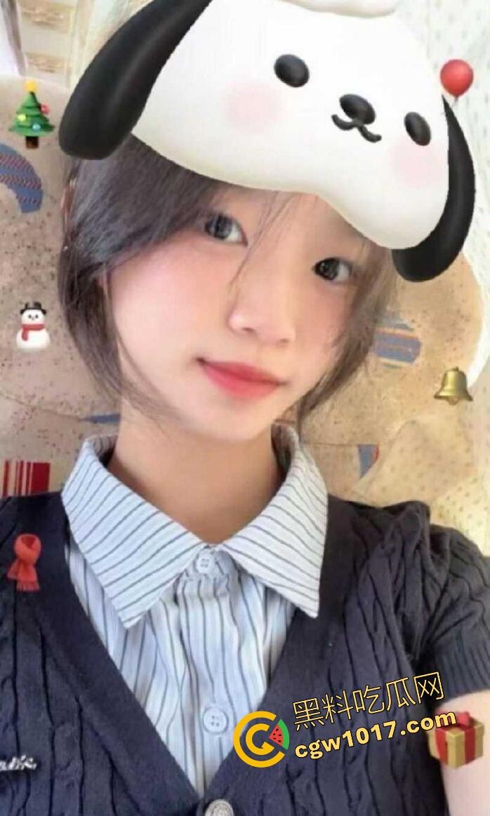 表面清纯可爱学生妹【邢可欣】长得一副人畜无害的脸，实则私下却是自慰福利姬，这小穴自插捅的，淫水泛滥！-8