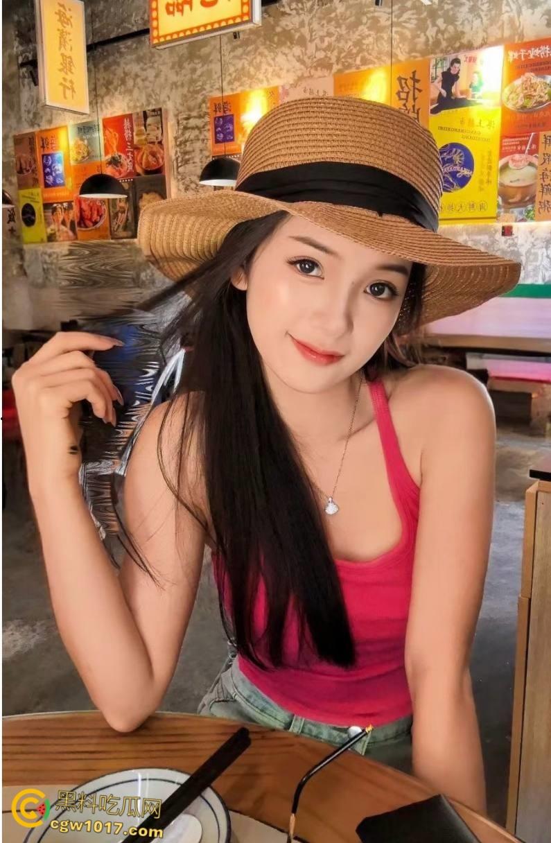 让姐姐插着跳蛋打扫卫生，饥渴奶奶的的姐姐，捏着奶子还喊着爸爸操我，按住头疯狂口交，后入内射小嫩穴！-1