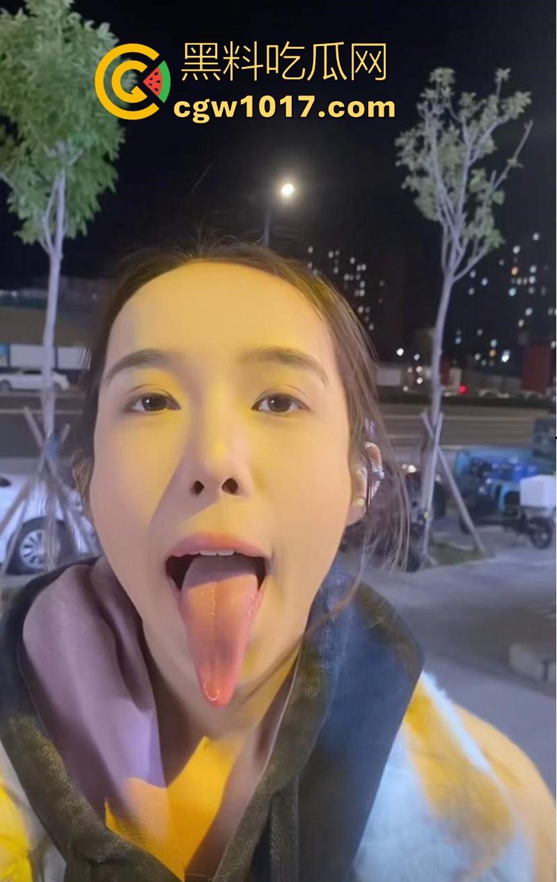 抖音15万粉丝网红【啊瓜满街跑】性爱视频被爆,调教03年极品女友,玩各种虐待性爱,把女友调教成私人玩物!-3