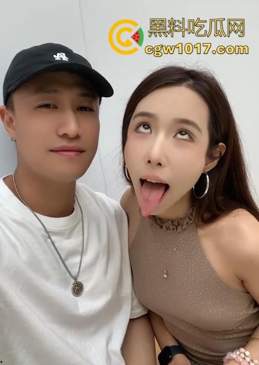 抖音15万粉丝网红【啊瓜满街跑】性爱视频被爆,调教03年极品女友,玩各种虐待性爱,把女友调教成私人玩物!-6