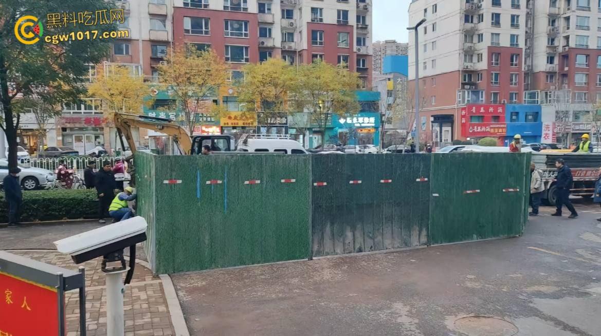 山西太原晋煤悦城，暖气主管道破裂嗷嗷喷水，高温热水裹挟泥沙喷涌而出，水柱高达数米 ！-7