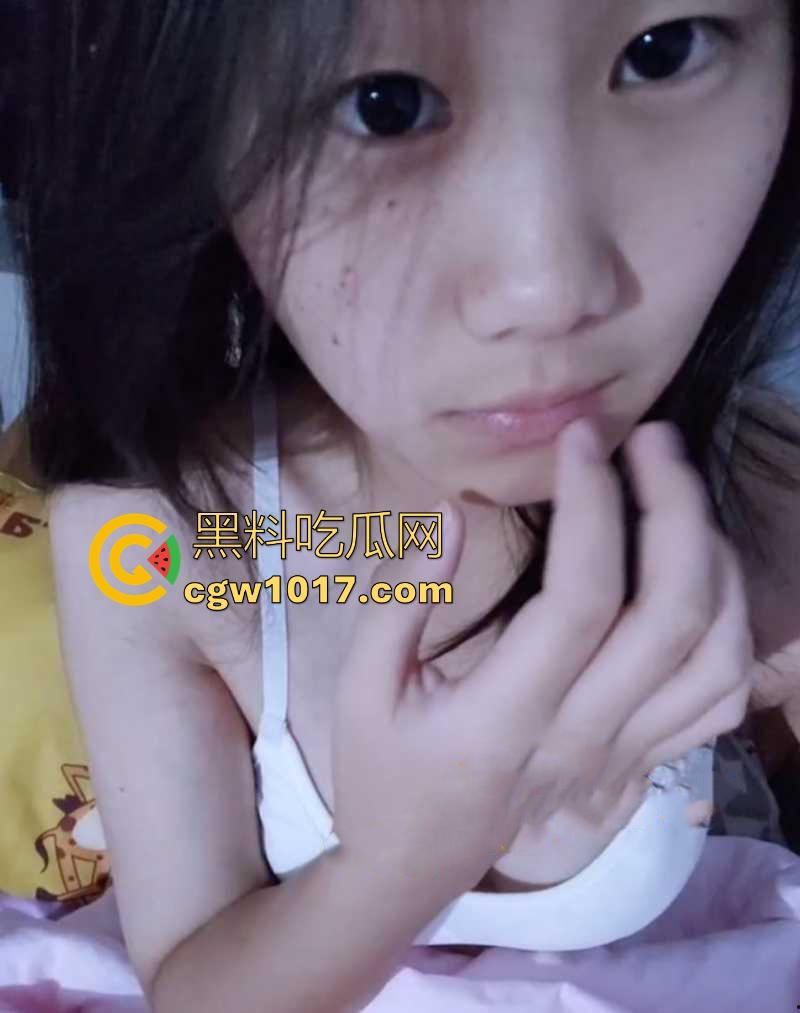 清纯幼师网上聊骚发情,宿舍自拍自慰视频勾引炮友,小小身材竟然有日常大奶,完美的母狗形态啊!-1