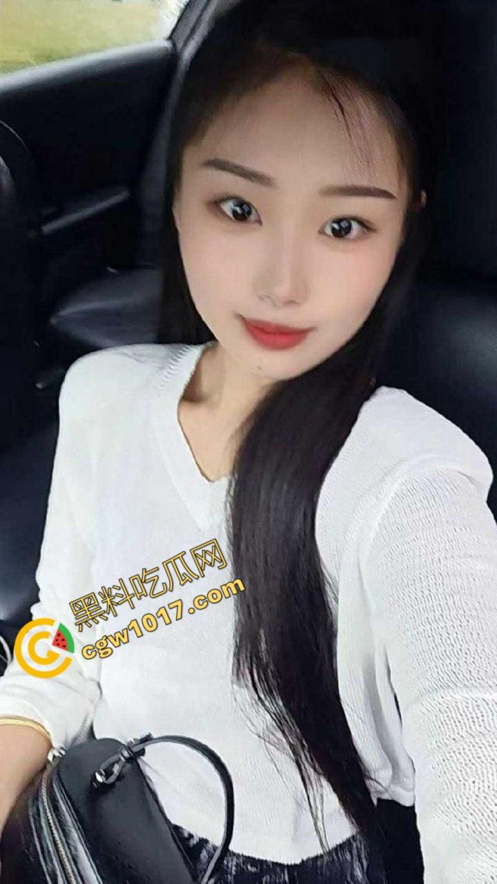 疯狂新婚夜:90后黑丝娇妻被伴郎疯狂爆操,绿帽老公兴奋拍摄,淫态视频网络大爆!-3