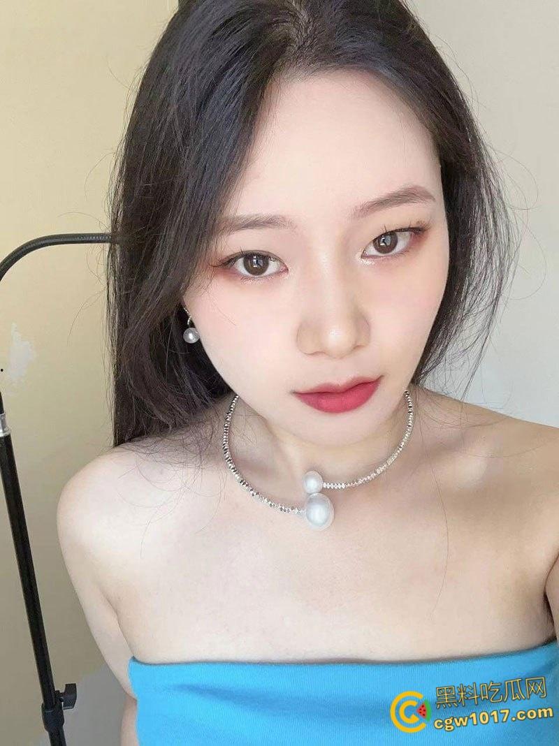 吉林大学清纯学妹【宫丽】，被男友调教沦为母狗，家中抠穴视频自慰 ，酒店多姿势做爱，淫声浪叫充满房间！-1