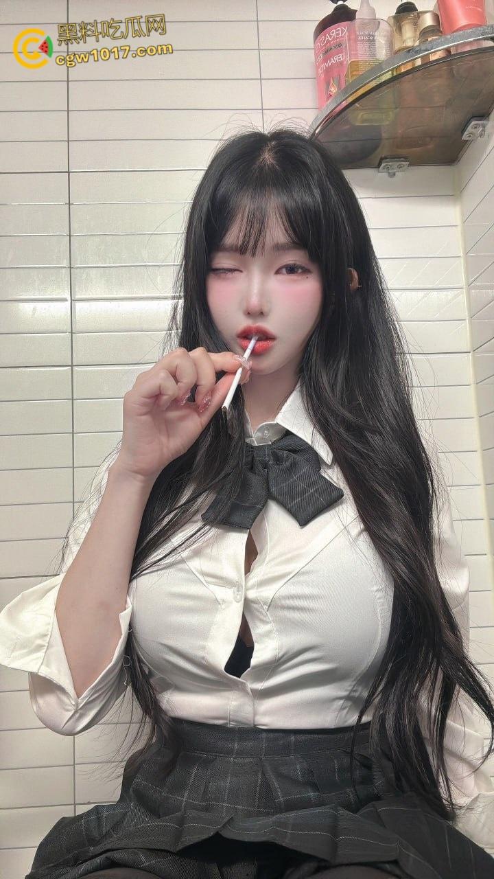 韩国巨乳网黄【Kore0309】,甜美反差女神变骚浪母狗,性感肚兜巨乳忽隐忽现,坐在地上骑乘挑逗,淫荡十足!-4