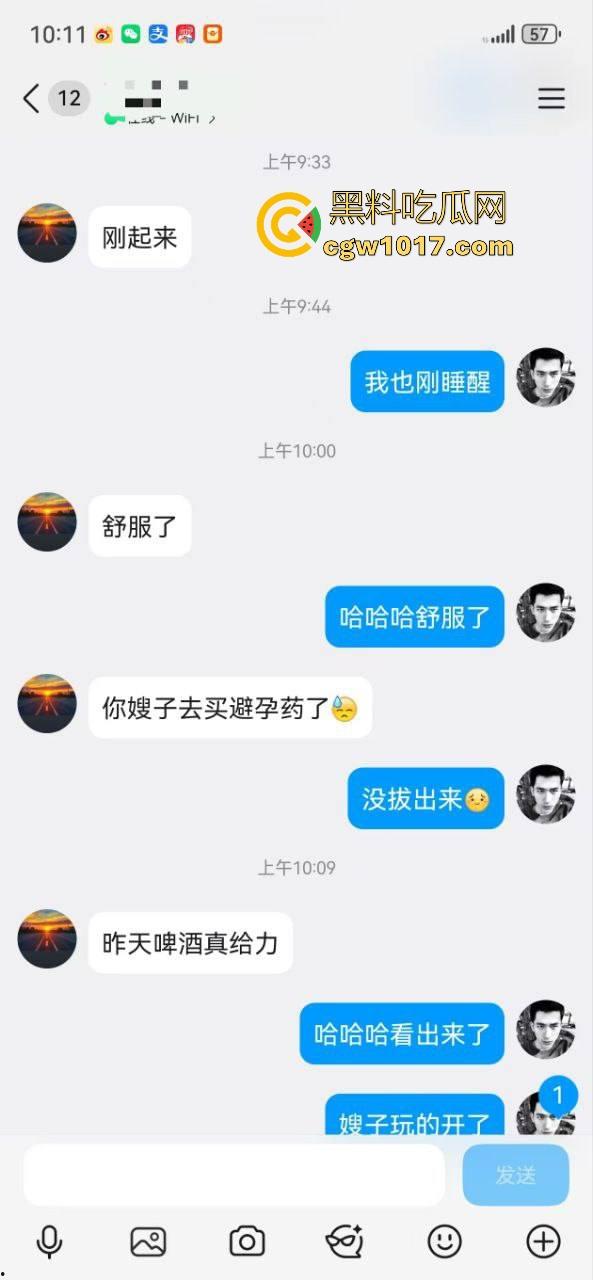 无能的丈夫现实版!绿帽奴邀请体育男大来强奸自己的老婆,无套猛插而自己只能在角落观看,一晚猛操6次腿都软了!-5