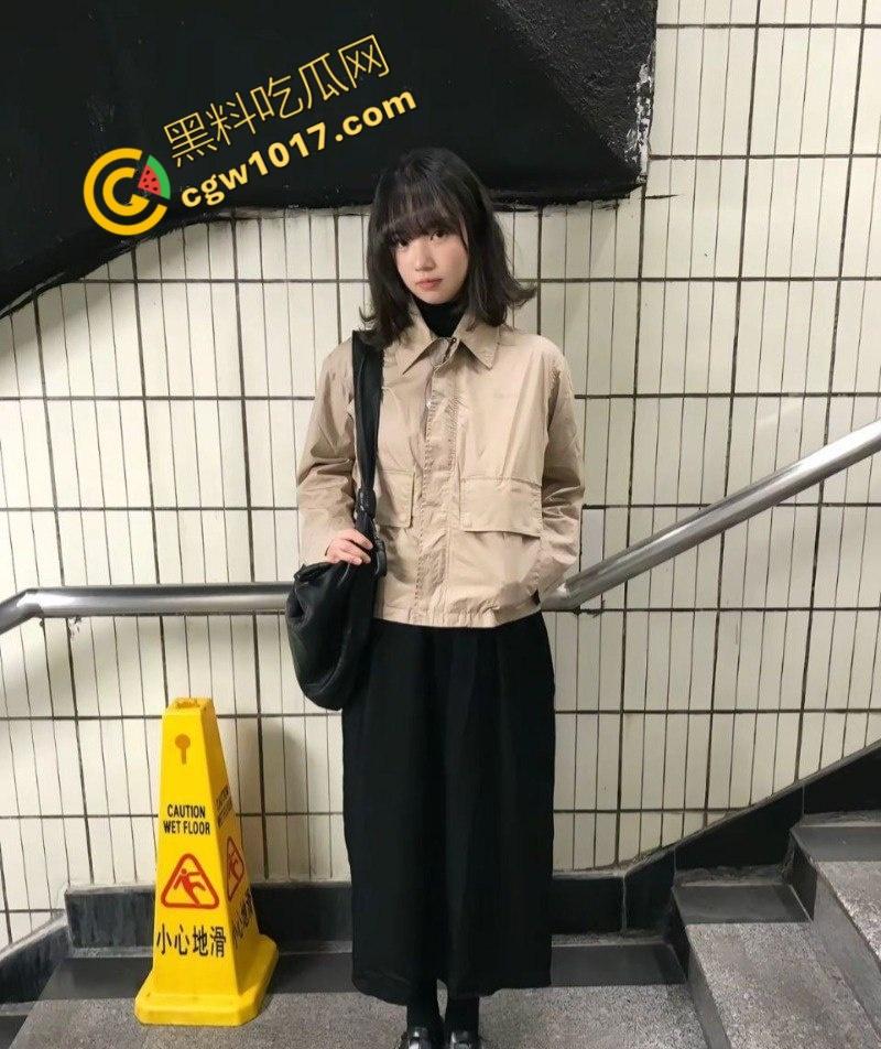 抖音百万网红【妖怪ZZzAI】酒店被抓奸，女友怒曝3P女粉视频，暴打女友，精液横流，人设崩塌，粉丝暴怒退粉！-6