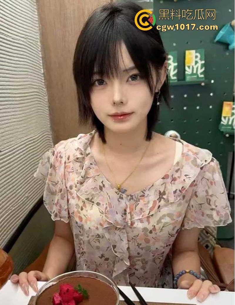 吃过的人都说好吃!抖音极品美女【天下第一小金金】晒淫照约大屌炮友解决生理需求,多毛骚穴被炮友狂干,嗦鸡巴老狠了!-5