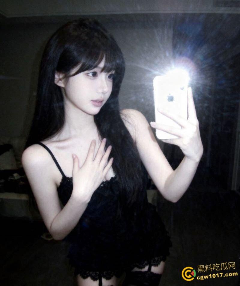 女性按摩店的隐藏服务！小仙女微信群大尺度聊天，男技师2000元手活高潮不断，送上门的逼不操白不擦！-10