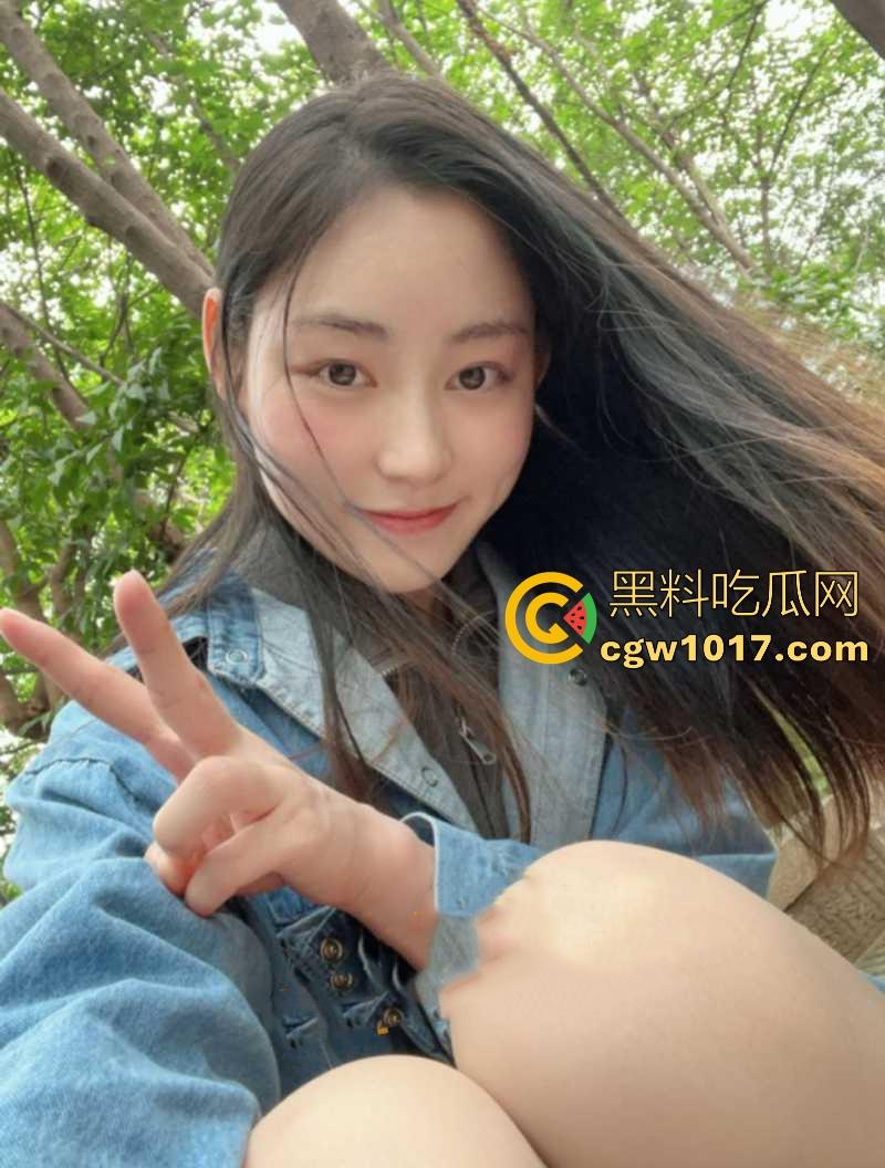 河南高挑骚逼营销【陈奕莹】清纯少女私下却是淫荡的母狗,在家发骚与人裸聊等操,全程露脸揉搓,这逼是真的黑啊!-3