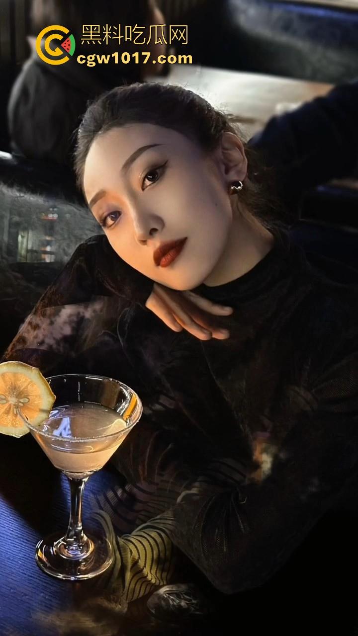 重金拿下高颜值中国舞老师,私下淫荡到巅峰女神变顶级精盆,黑丝长腿翘臀高撅,粉嫩白虎紧穴湿漉漉!-3