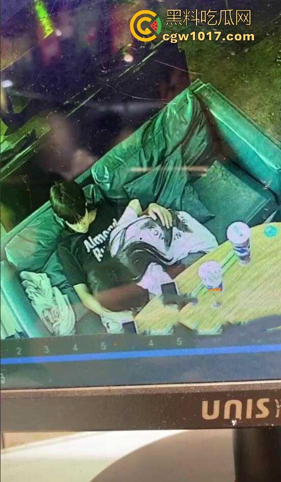 广西玉林仙尼奶茶店大瓜!学校里是高冷女神【孙晓惠】,学校外却是口爆小母狗,单喝奶茶还不够还得加一点精液是吧!-5