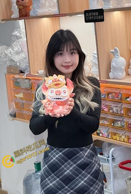 湖南长沙【黄梦瑶】酒店激战视频全网疯传,粉嫩鲍鱼爆裂求操,黑丝美腿缠腰疯狂交欢,刺激血脉偾张-2