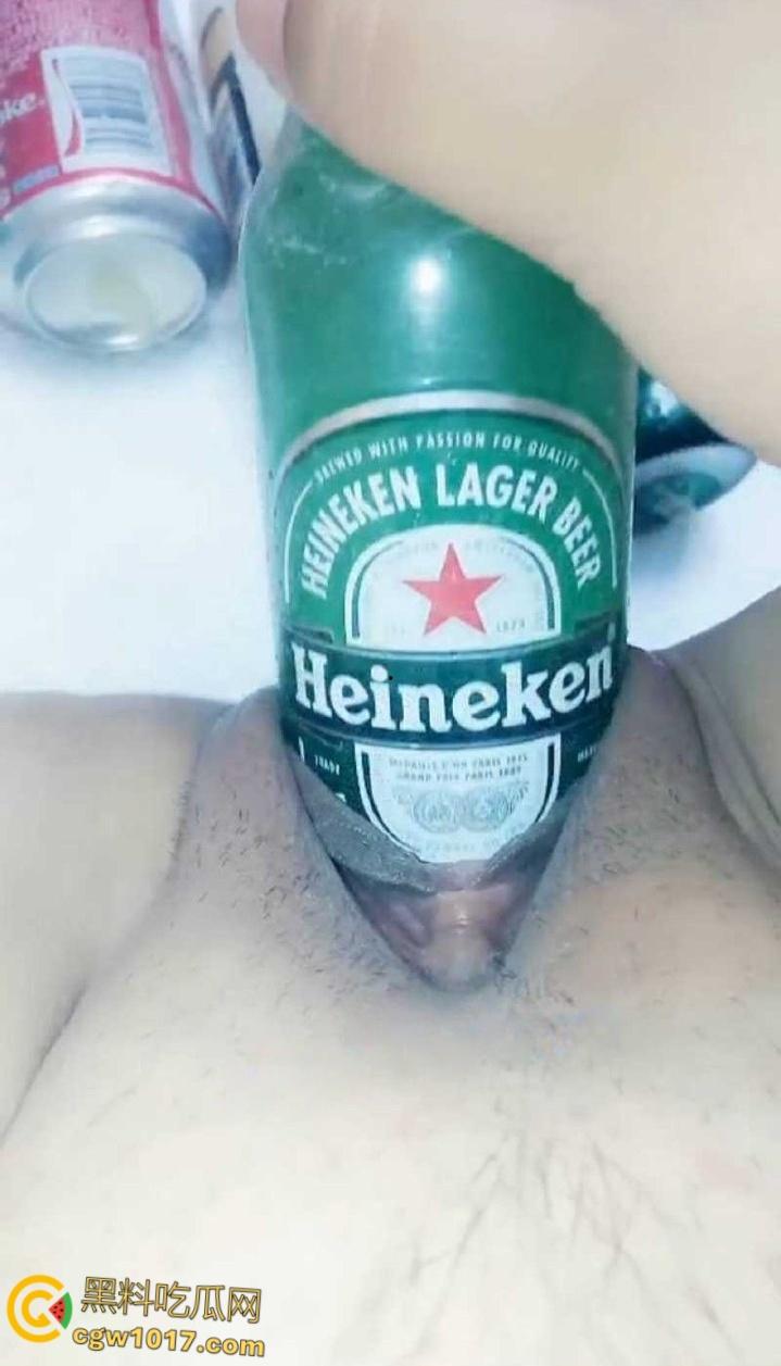 国产女主播的直播虐逼,极限扩阴展示粉嫩宫腔,各种瓶子都往自己骚逼里怼,雪花出多少我青岛加一倍!-1