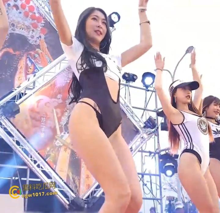 台湾大型庙会活动，辣妹比基尼热舞，腰扭臀摇乳浪翻涌 ，超低镜头捕捉内裤勒蜜缝轮廓，极致诱惑香艳无比！-7