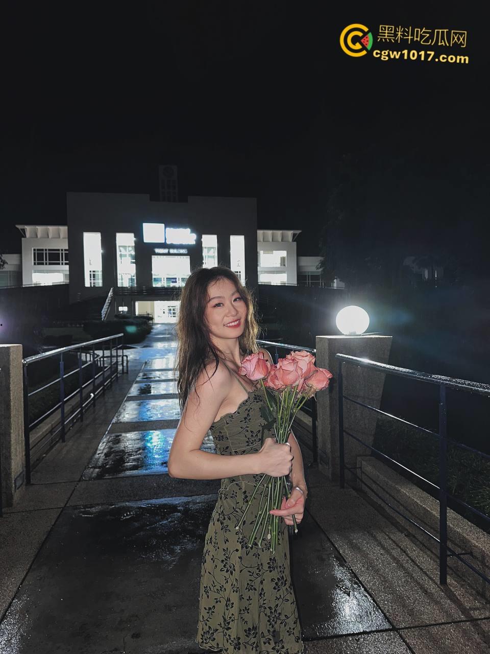 东湖学院学妹恋爱脑上头,任男友露脸拍片,掀开短裙户外野战,隔着红色蕾丝内裤后入爆操,反差姿态让人眼馋!-1