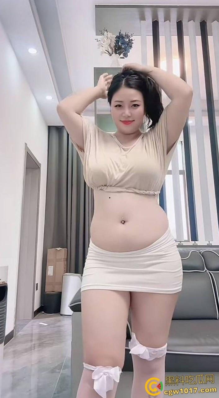 抖音百万网红【压寨夫人】，下海裸聊视频流出，微胖女神掰穴挑逗，假阳具狂插骚穴，淫荡本性暴露无遗 ！-3