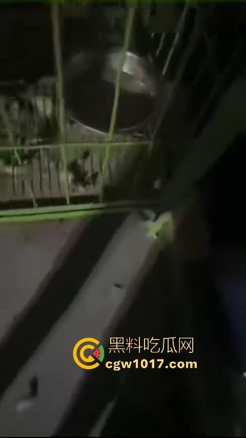 又见教育狂魔上线，作业没写完被打进狗笼？虎爸摇身一变成畜生爸，全网怒骂还在狡辩为你好！-6