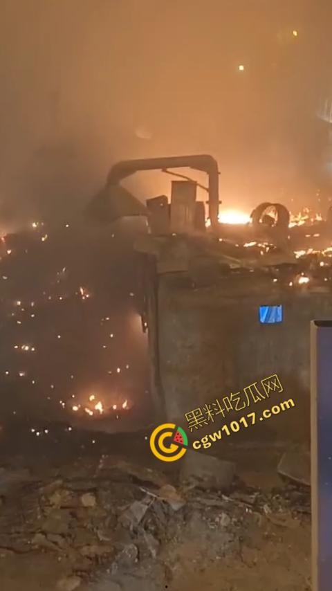 震撼!菲律宾钢厂惨剧:钢水如魔鬼喷发,烈焰吞噬生命,烧伤死亡者无数,惨象人间地狱!-9
