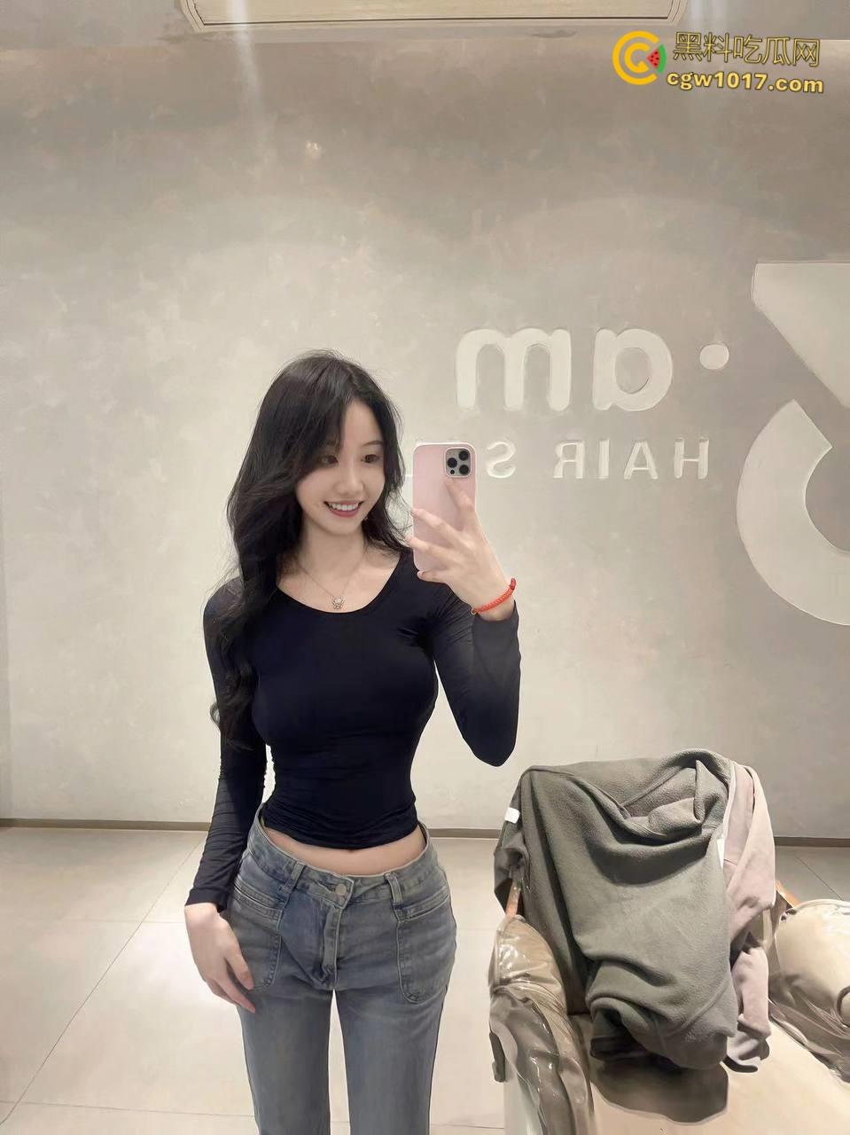 大长腿销售亲姐看我如此燥热,主动脱裤跪地口交,穿着OL制服和圣诞制服,跳蛋玩弄白虎骚穴,被我连续内射两次 !-1