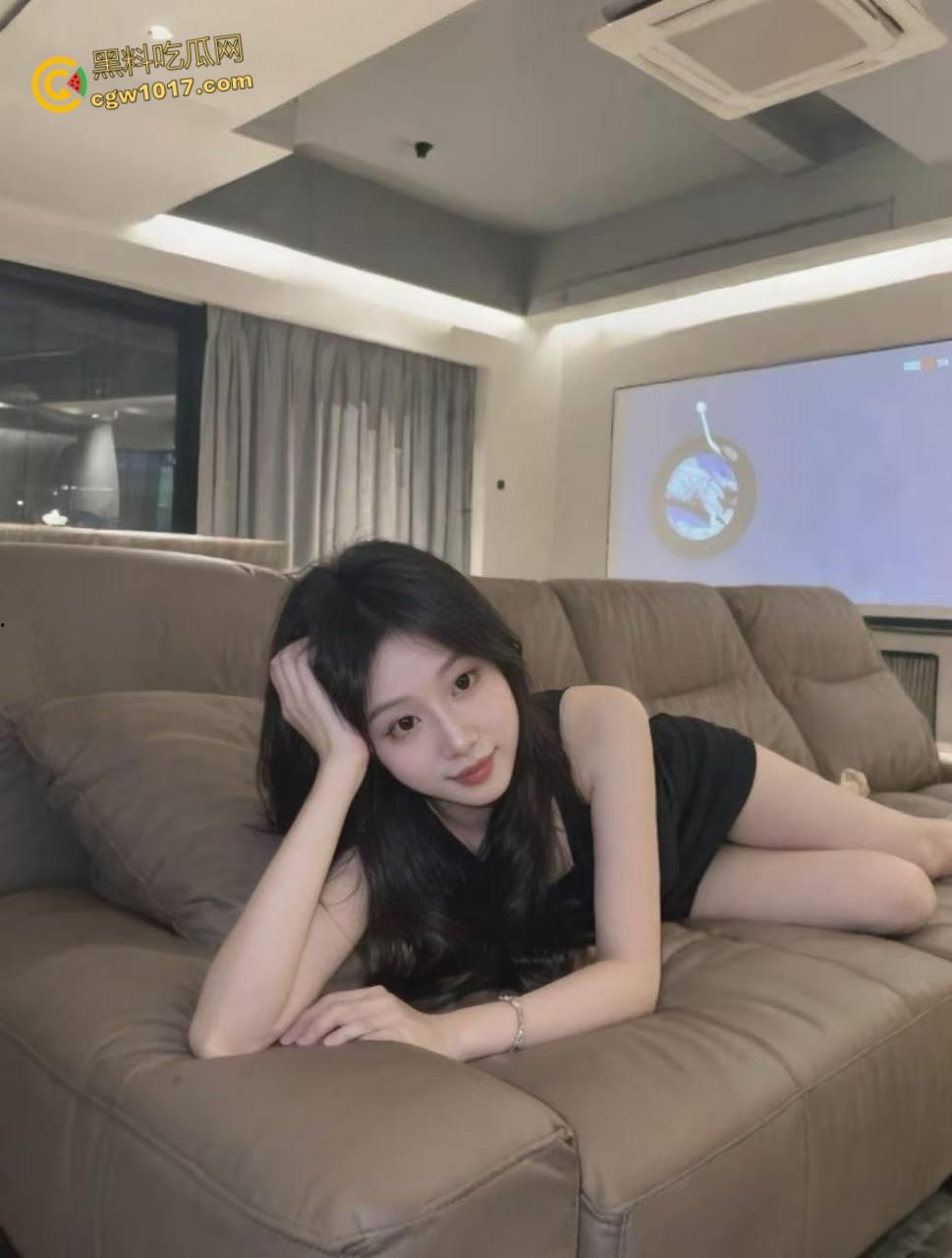 大长腿销售亲姐看我如此燥热,主动脱裤跪地口交,穿着OL制服和圣诞制服,跳蛋玩弄白虎骚穴,被我连续内射两次 !-3