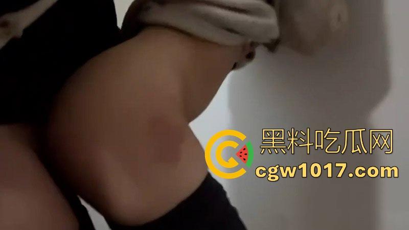 河南第一小学5年纪3班数学老师【肖莹】跟男友性爱视频泄露，丰满如肉弹，骚逼湿透饥渴，全程露脸骑乘做爱！-7